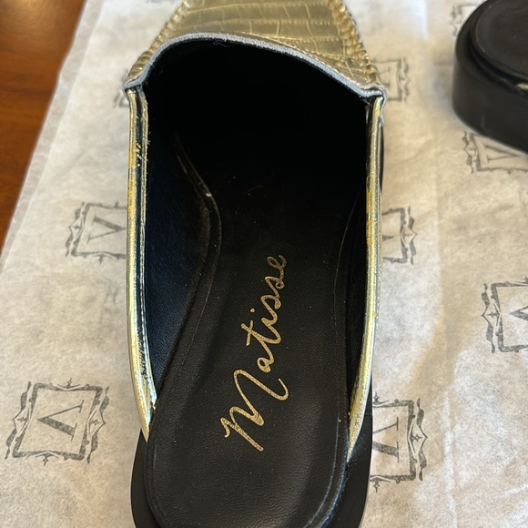 Matisse Tasha Gold Crocodile Print Leather Loafers 8.5M - Picture 5 of 8